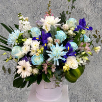 blue and white roses and chrysanthemum hatbox