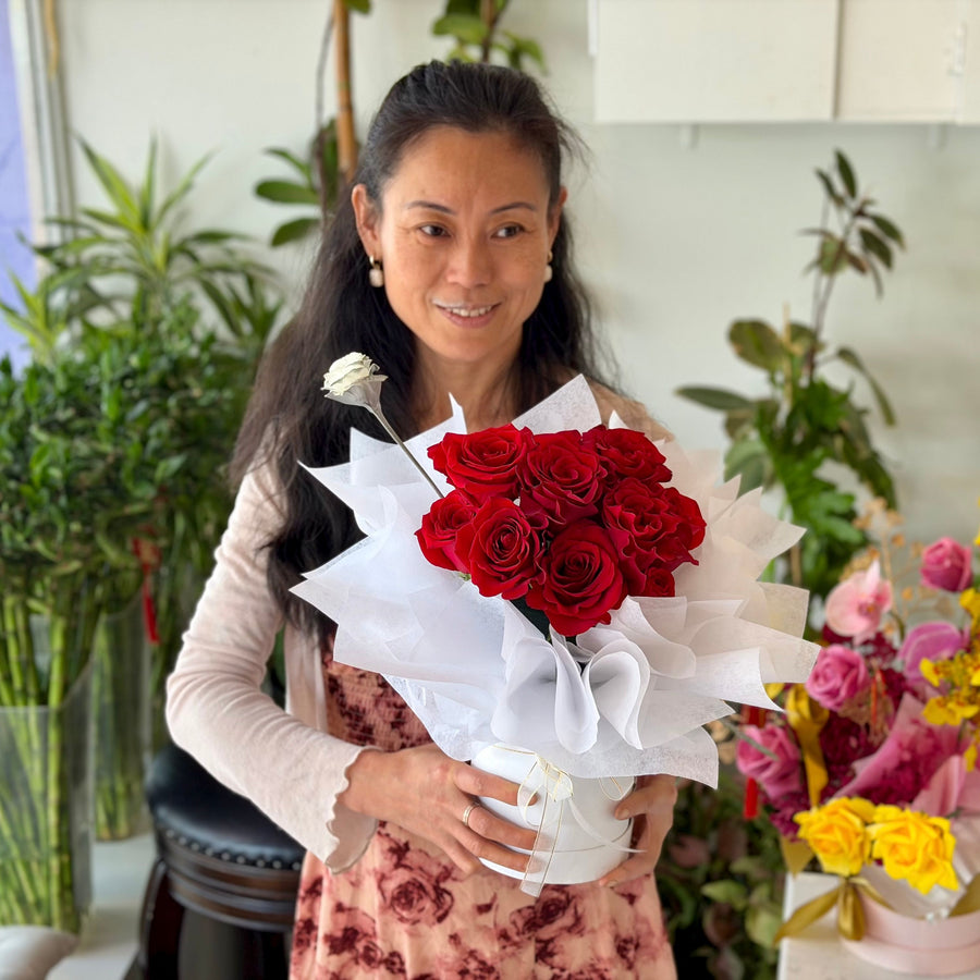 Cupid – 9 Red Roses in a White Hatbox | Romantic Flowers Melbourne ...