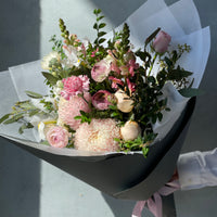 pink chrysanthumums bouquet