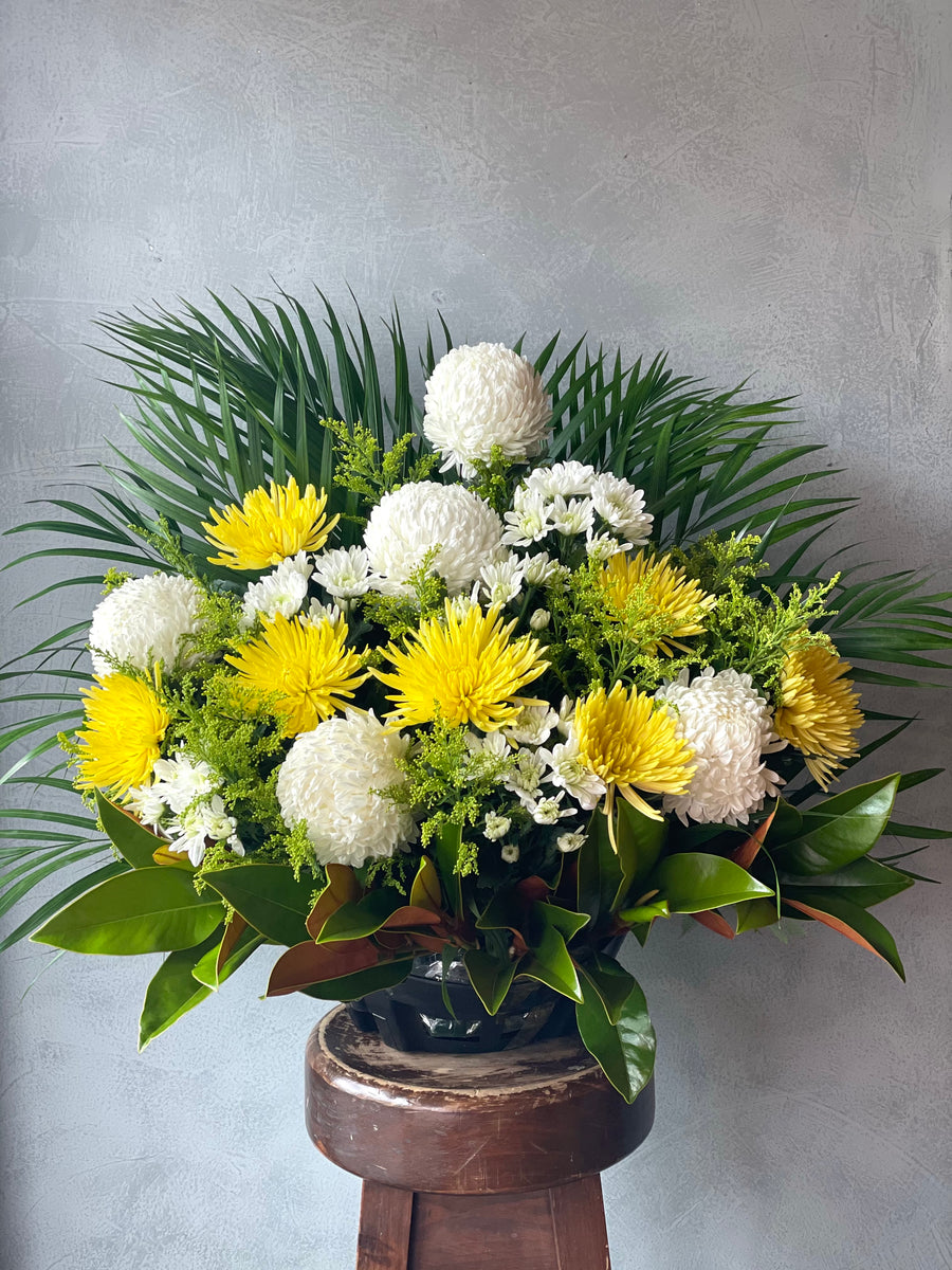 sympathy-flower-arrangement