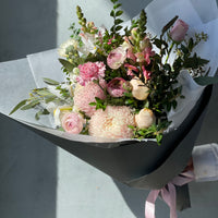pink chrysanthumums bouquet